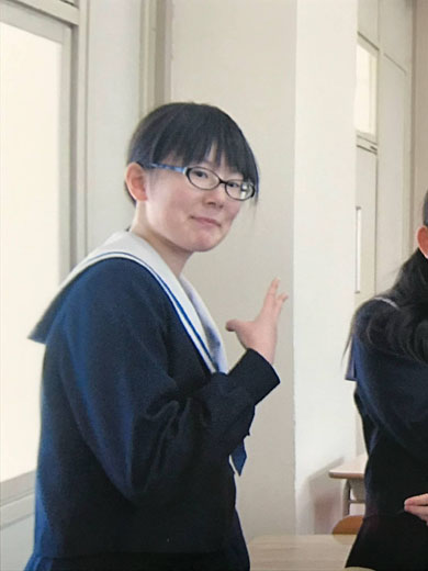 【画像】「教室の隅にいるタイプ」だった地味系女子、10年後の姿がこちらｗｗｗ